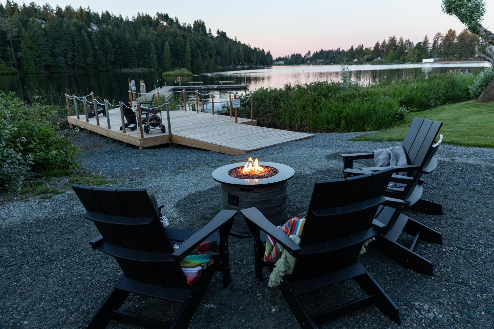 Inn On Long Lake Нанаймо Экстерьер фото