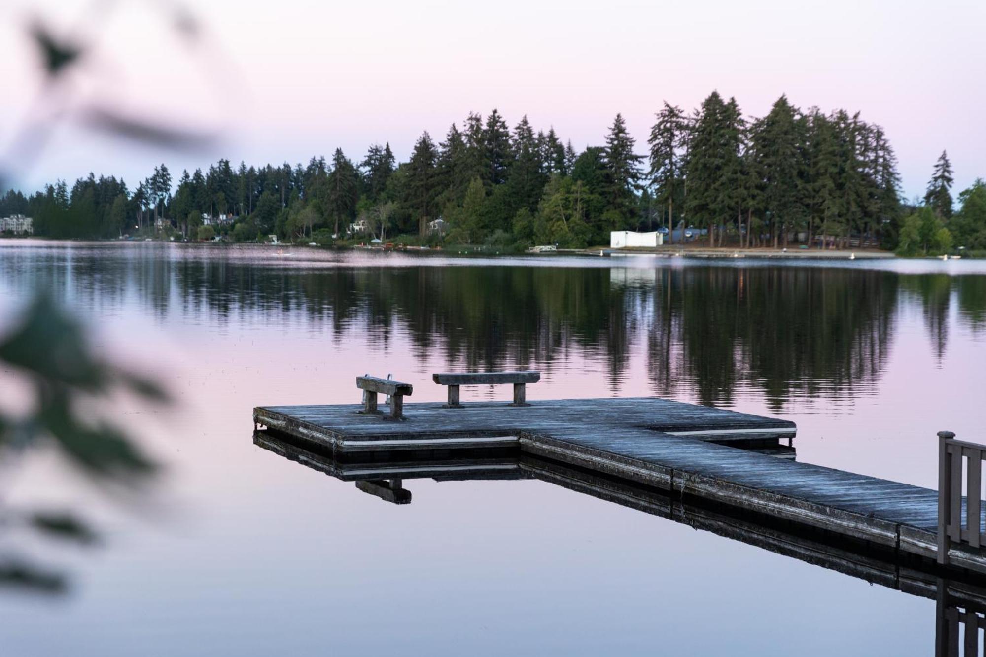 Inn On Long Lake Нанаймо Экстерьер фото